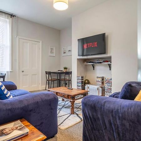 Beautiful Apartment With Parking Hexham Exterior photo