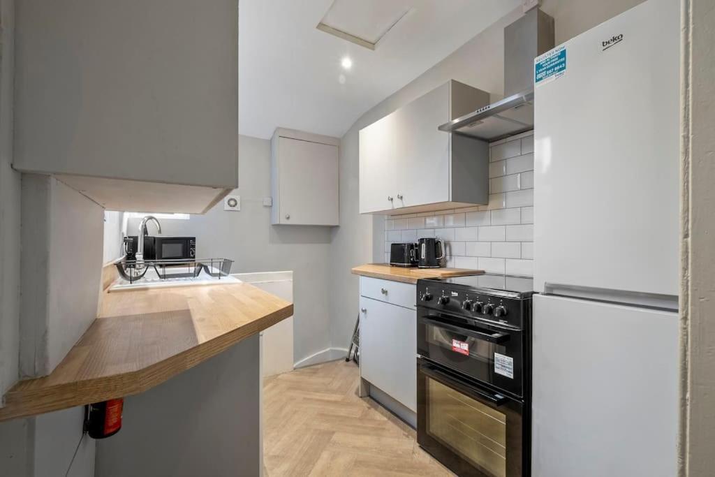 Beautiful Apartment With Parking Hexham Exterior photo